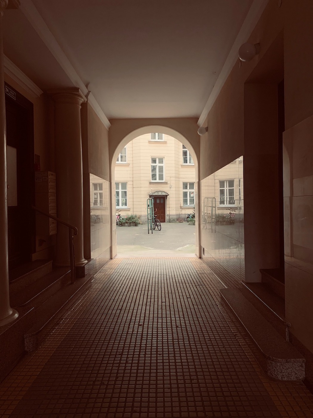 jak jest mieszkanie po angielsku: flat czy apartment